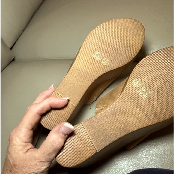 Chinese Laundry Women's Wedge Sandal Camel Natural Color - Womens Size 8 - NWOB - Picture 7 of 7